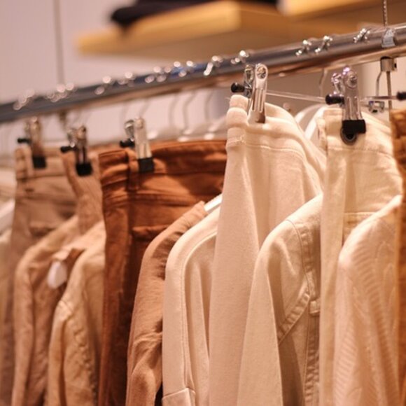 730PM Poshmark Live Show Item - Picture 1 of 1